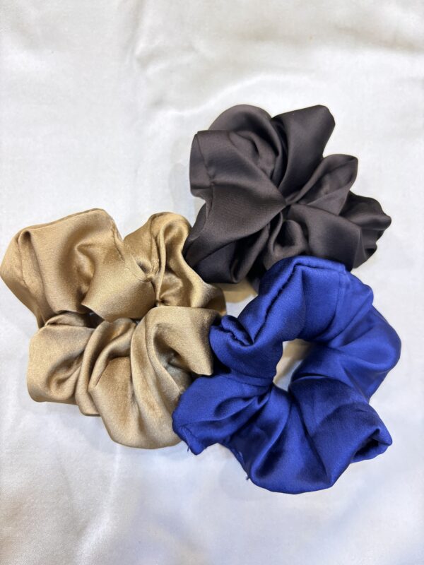 001 Satin Scrunchies