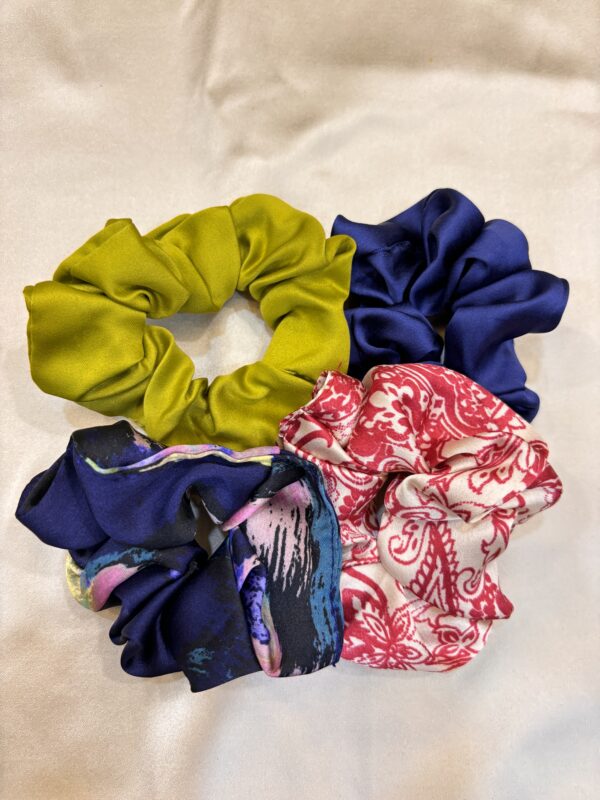 010 Satin Scrunchies